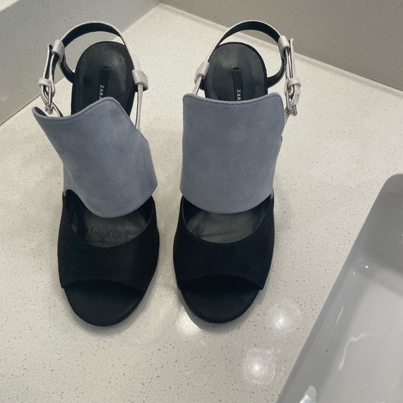 Zara pumps worn 2x. Suede Size 7. White back strap. Plz Msg with Q’s - Picture 2 of 4